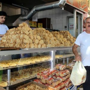 “كعك مرعش” تعود صناعته إلى عصر الدولة العثمانية 4 “كعك مرعش” تعود صناعته إلى عصر الدولة العثمانية 3