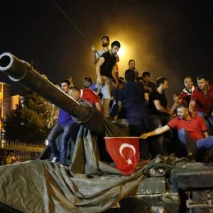 صحيفة تركية تكشف دور الامارات في الانقلاب الفاشل بتركيا