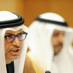 قرقاش يتهم قطر بـ”الترويج للمظلومية”