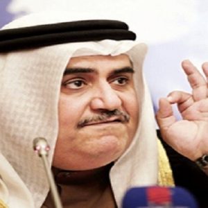 وزير الخارجية البحريني لقطر: “السب والشتم لا يأتي إلا من الغريب”