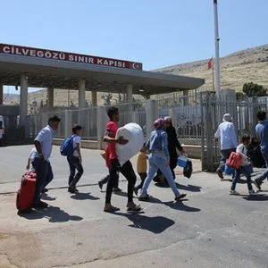 قرابة 50 ألف سوري عادوا من تركيا لقضاء العيد في بلادهم