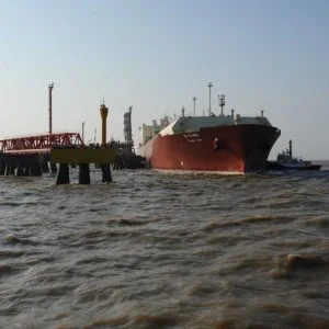 عودة ناقلات غاز قطرية متجهة للندن من خليج عدن