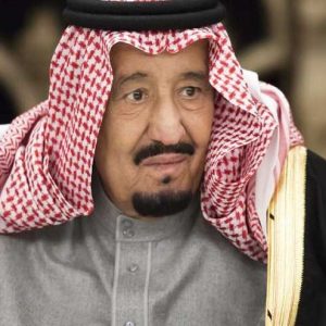 العاهل السعودي يصل مكة لقضاء “العشر الأواخر” من رمضان