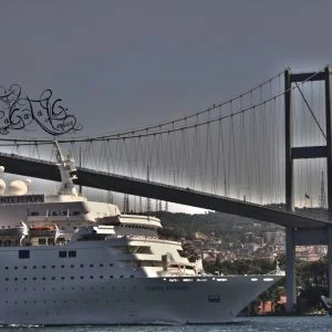 تعليق حركة السفن في مضيق “البوسفور” في إسطنبول