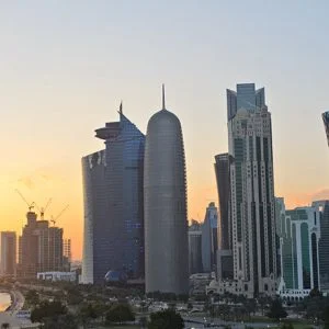 رويترز: صندوق قطر السيادي وفائضها التجاري وموانئها الواسعة ستجنّبها تبعات الأزمة مع بعض دول الخليج