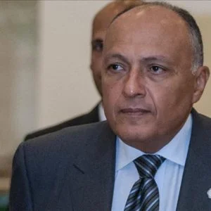 رفع العلم اليوناني على سفارة مصر بقطر.. ووزير الخارجية المصري يشكر اثنيا