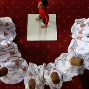 أطفال أتراك يقبلون على تعلم الرقص المولوي