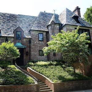 أوباما يشتري منزلا في واشنطن بـ8.1 مليون دولار