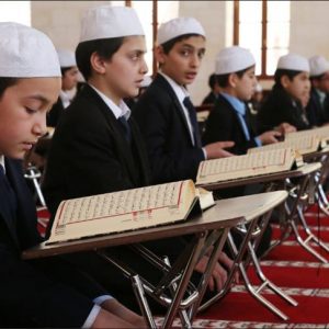 “المقابلة”.. تقليد يتناقله شباب تركيا بالمساجد في رمضان