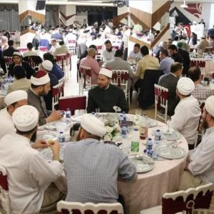 450 شخصية إسلامية يجتمعون على مائدة إفطار بإسطنبول