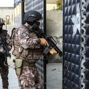 القبض على 11 شخصا يشتبه في انتمائهم إلى “داعش” جنوبي تركيا