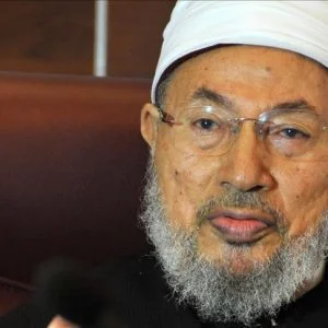 رابطة العالم الإسلامي تعلق عضوية القرضاوي في المجمع الفقهي