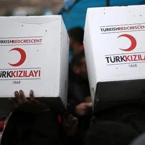الهلال الأحمر التركي يسلم الصومال 13 طنا من المساعدات الإنسانية