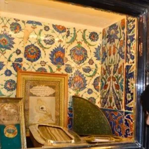 إسطنبول في رمضان.. تزاحم على أضرحة علماء وصحابة