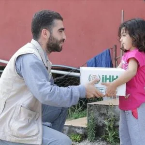 الإغاثة التركية ترسم البسمة على وجوه 10 آلاف يتيم سوري