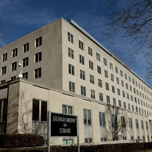 السفيرة الأمريكية لدى قطر تغادر منصبها