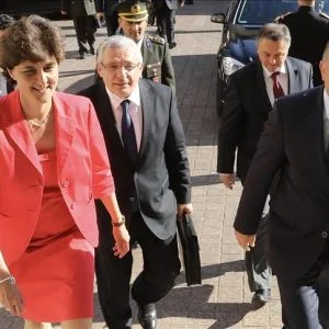 وزير الدفاع التركي يبحث مع نظيرته الفرنسيية سبل تعزيز العلاقات بالصناعات الدفاعية