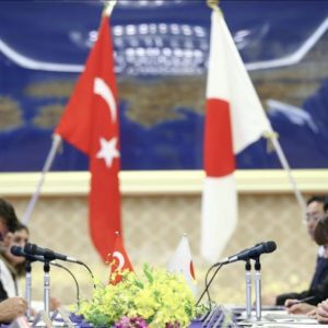 وزير الخارجية التركي يلتقي نظيره الياباني