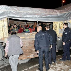 تركيا تضبط 19 لاجئا أثناء محاولتهم عبور الحدود نحو أوروبا