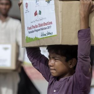 “الديانة التركي” يقدم مساعدات لـ 350 أسرة في باكستان