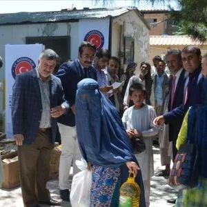 “تيكا” التركية تقدم مساعدات غذائية للمحتاجين في أفغانستان