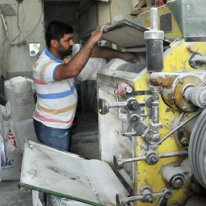 مواطن تركي يحافظ على الأساليب التقليدية في مهنة طحن الحبوب