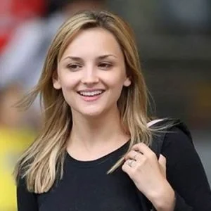 مصري يرتبط بأغنى ابنة في العالم