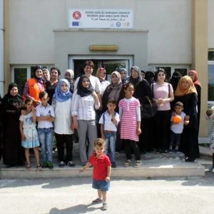 تركيا.. سوريات وعراقيات يلتحقن بدورات لتعليم اللغة التركية في أسكي شهير