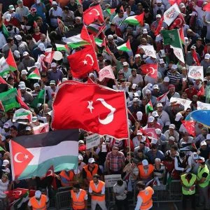 عشرات الآلاف يتظاهرون في إسطنبول نصرة لـ”الأقصى”