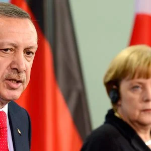 المانيا تجمد مشروعات تسليح لتركيا