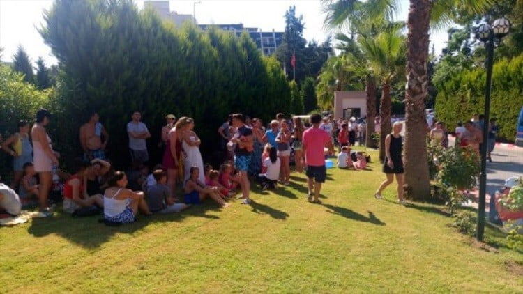 إصابة 14 شخصا في حريق بأحد الفنادق التركية 4 إصابة 14 شخصا في حريق بأحد الفنادق التركية 3