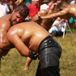 اختتام منافسات النسخة الـ656 لبطولة “مصارعة الزيت” بتركيا