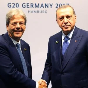 بالصور.. أردوغان يلتقي زعماء عدد من الدول على هامش قمة “مجموعة العشرين”