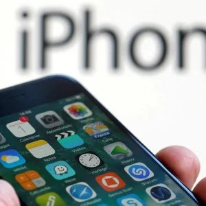 تعرف على زر الرعب الذي أضافته “آبل” في “آيفون”