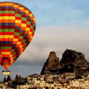 18 مليون يورو عائدات تركيا من رحلات المناطيد في كبادوكيا