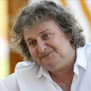 موسيقار تركي يدعو الفنانين لرفع أصواتهم تجاه الانتهاكات الإسرائيلية