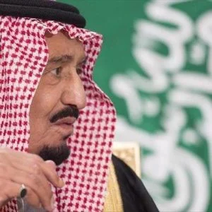 العاهل السعودي يأمر بالقبض على أمير اعتدى على مواطنين