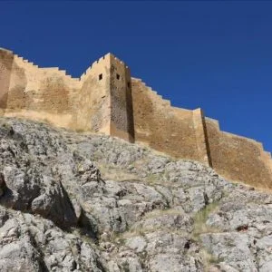 تركيا تستعد لترميم ثالث أكبر قلاعها التاريخية