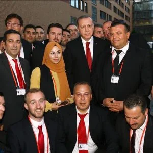 الجالية التركية في ألمانيا تستقبل اردوغان بحفاوة
