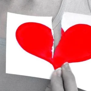 “القلب المنكسر”.. متلازمة النساء