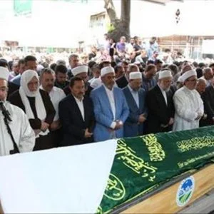 الالاف يشاركون بجنازة المغدورة السورية وطفلها بولاية صقاريا التركية