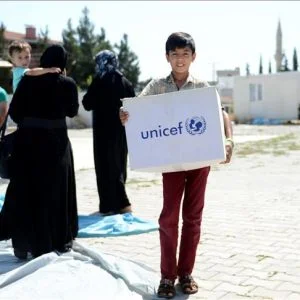 الهلال الأحمر التركي يوزع منظفات على 2000 عائلة سورية