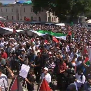 الآلاف يتظاهرون بإسطنبول احتجاجا على الممارسات الإسرائيلية حيال “الأقصى”