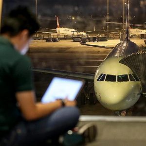 بريطانيا ترفع حظر “الأجهزة الالكترونية” داخل الطائرات القادمة من تركيا