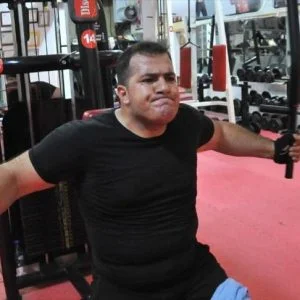 الثقة بالنفس تنقل معوقا تركيًا من ماسح للأحذية إلى بطل رياضي