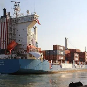 بعد 144 طائرة.. أول سفينة تركية محملة بالغذاء تصل قطر