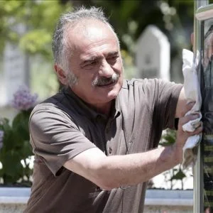 تركي يحقق وصيّة زوجته بتأسيس وقف لـ “تجميل المقابر”