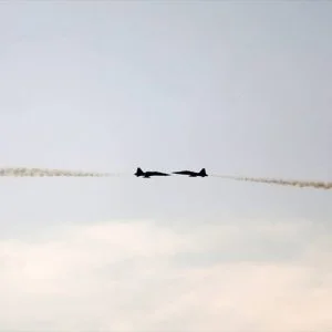 طائرات تركية تحلق في سماء بريطانيا