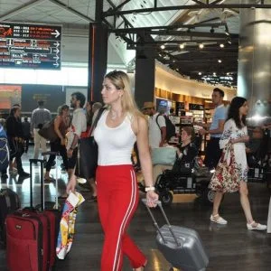 بالصور ازدحام كبير في مطار اتاتورك باسطنبول