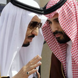 ولي العهد السعودي يشكر الملك سلمان لدوره في إعادة فتح المسجد الأقصى